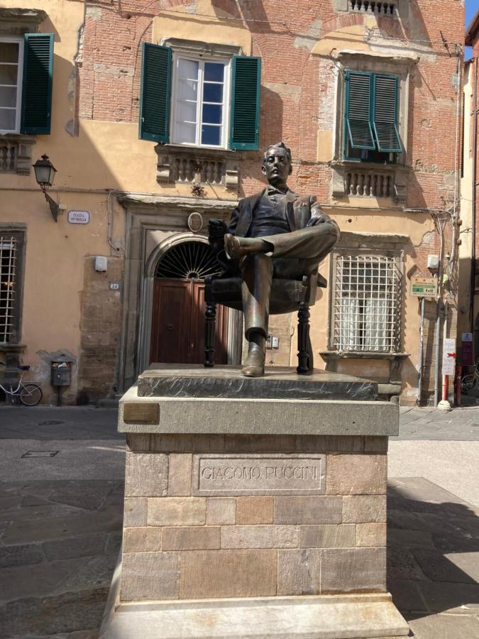 Puccini's Home, elegant apartment in Piazza Puccini Lucca Esterno foto